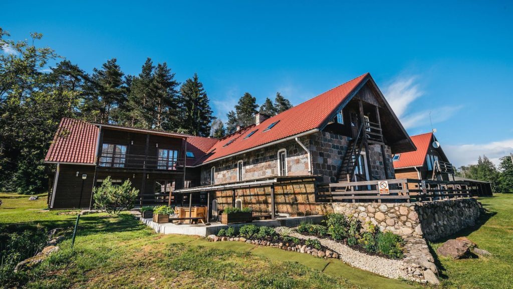 This image has an empty alt attribute; its file name is vanaoue2-1024x576.jpg